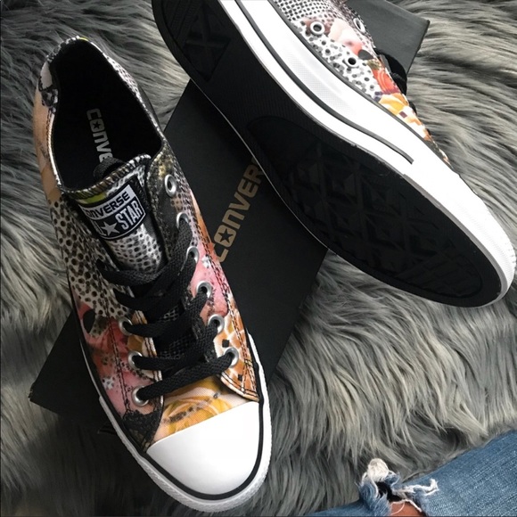 NEW 🥀 CONVERSE WOMENS LOWTOP • FLORAL - Picture 9 of 9
